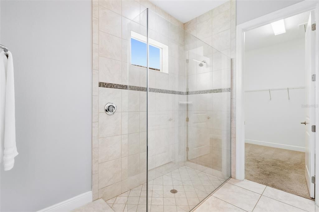En Venta: $640,000 (3 camas, 3 baños, 2488 Pies cuadrados)