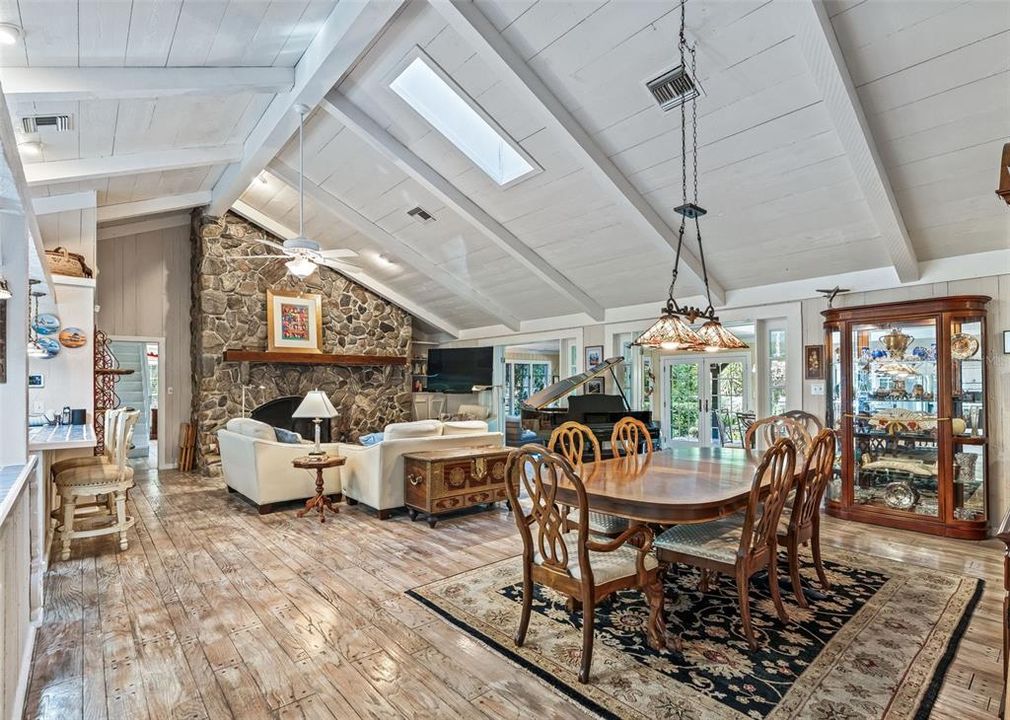For Sale: $1,150,000 (4 beds, 3 baths, 3542 Square Feet)