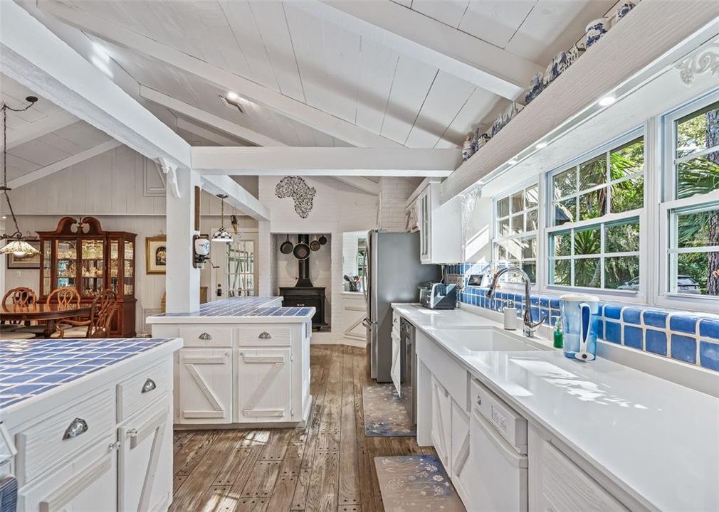 For Sale: $1,150,000 (4 beds, 3 baths, 3542 Square Feet)