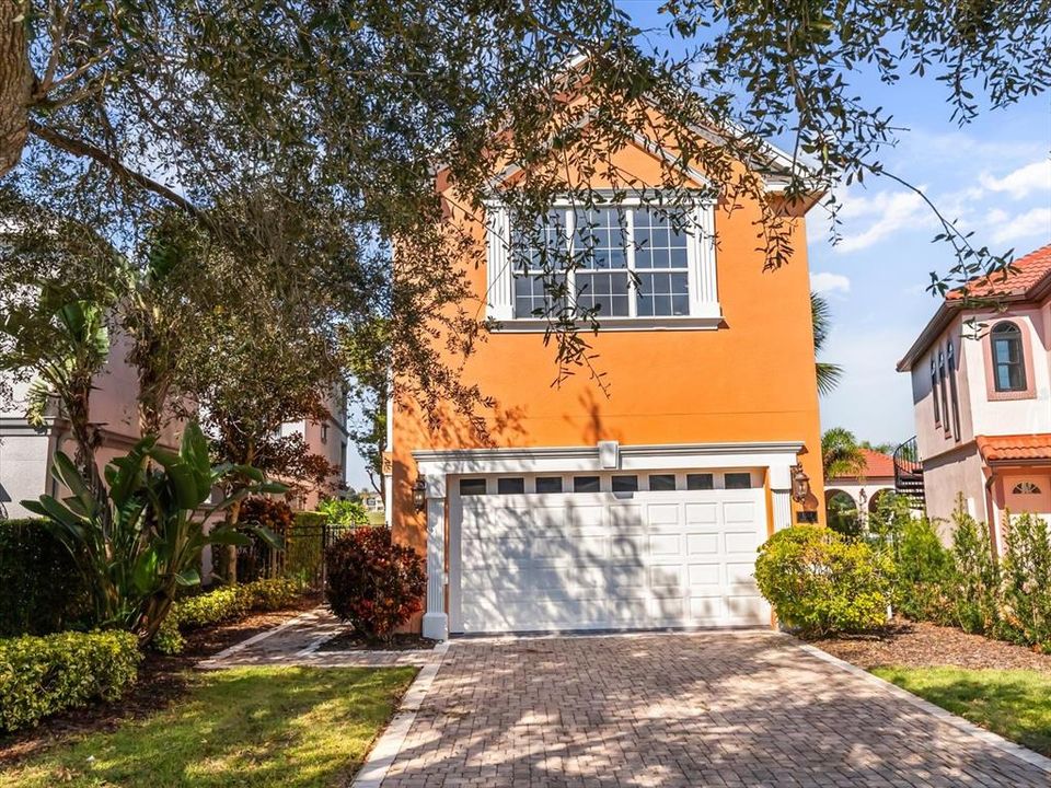 For Sale: $875,000 (6 beds, 6 baths, 5313 Square Feet)
