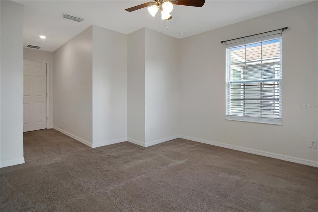 For Rent: $1,995 (4 beds, 3 baths, 1950 Square Feet)