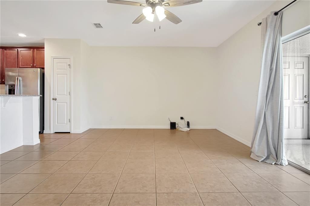 For Rent: $1,995 (4 beds, 3 baths, 1950 Square Feet)