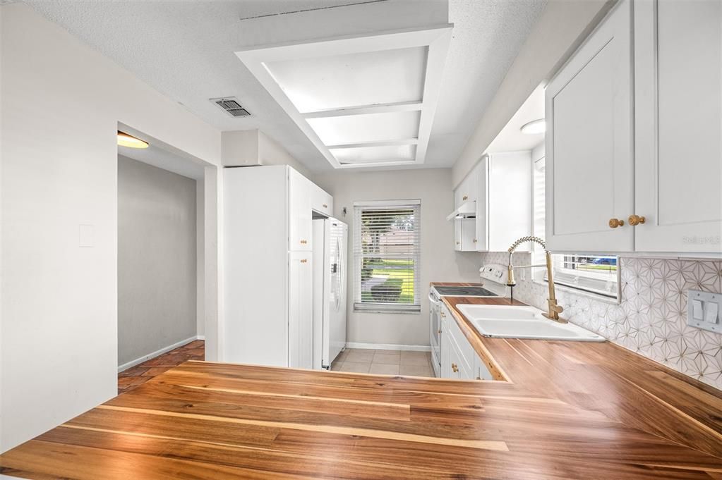 For Sale: $325,000 (3 beds, 2 baths, 1394 Square Feet)