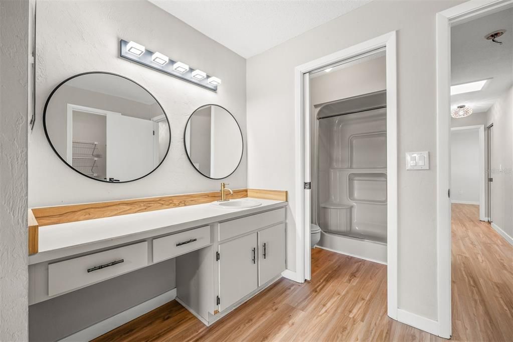 For Sale: $325,000 (3 beds, 2 baths, 1394 Square Feet)