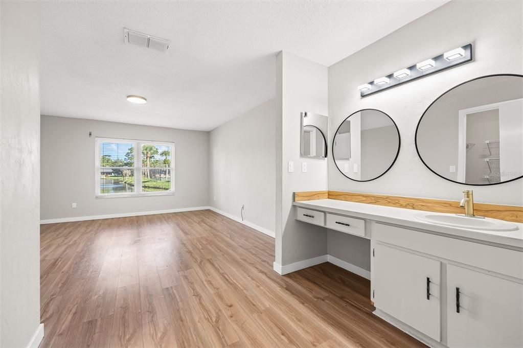 For Sale: $325,000 (3 beds, 2 baths, 1394 Square Feet)