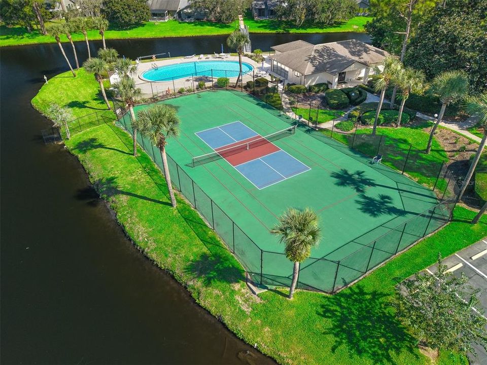 For Sale: $325,000 (3 beds, 2 baths, 1394 Square Feet)