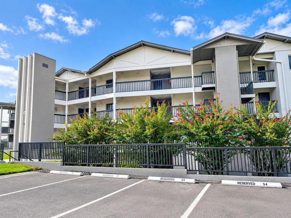 For Rent: $1,592 (2 beds, 2 baths, 1001 Square Feet)