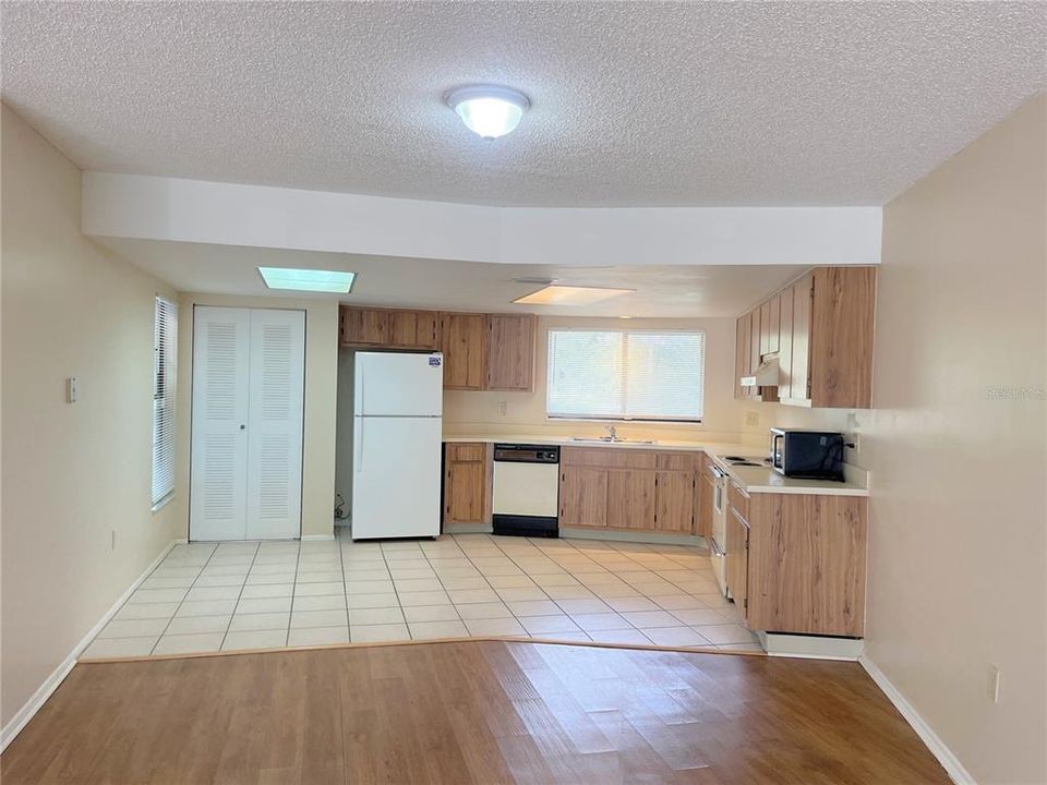 For Rent: $1,592 (2 beds, 2 baths, 1001 Square Feet)