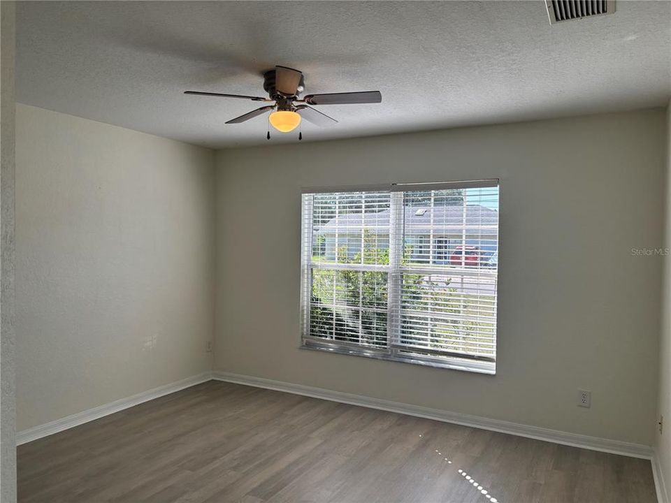 For Rent: $2,075 (4 beds, 2 baths, 2366 Square Feet)