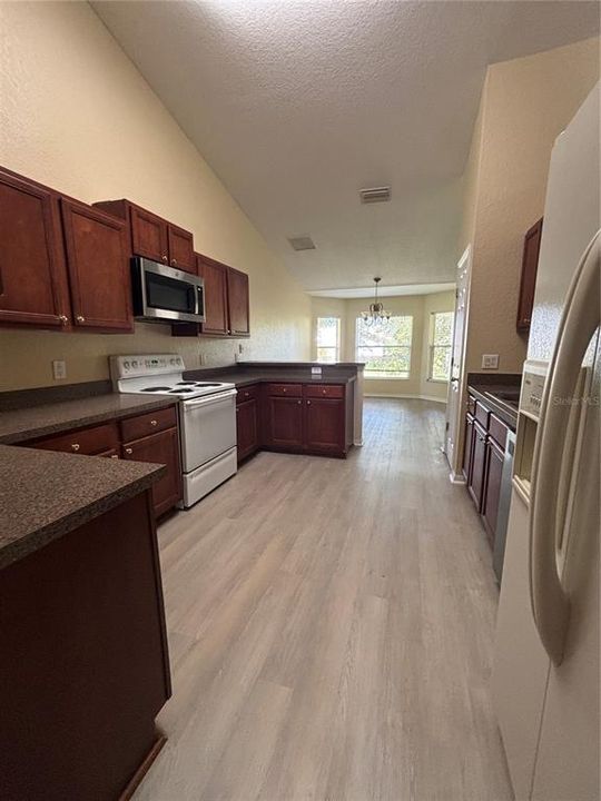 For Rent: $2,075 (4 beds, 2 baths, 2366 Square Feet)