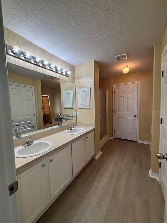 For Rent: $2,075 (4 beds, 2 baths, 2366 Square Feet)
