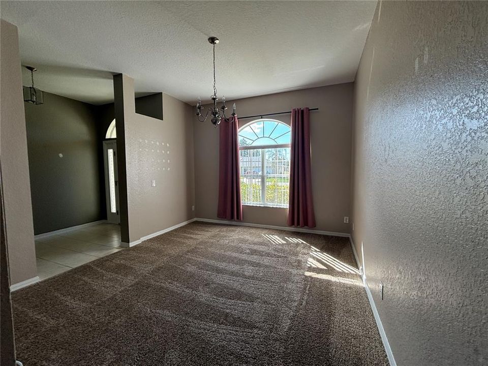 For Rent: $2,075 (4 beds, 2 baths, 2366 Square Feet)