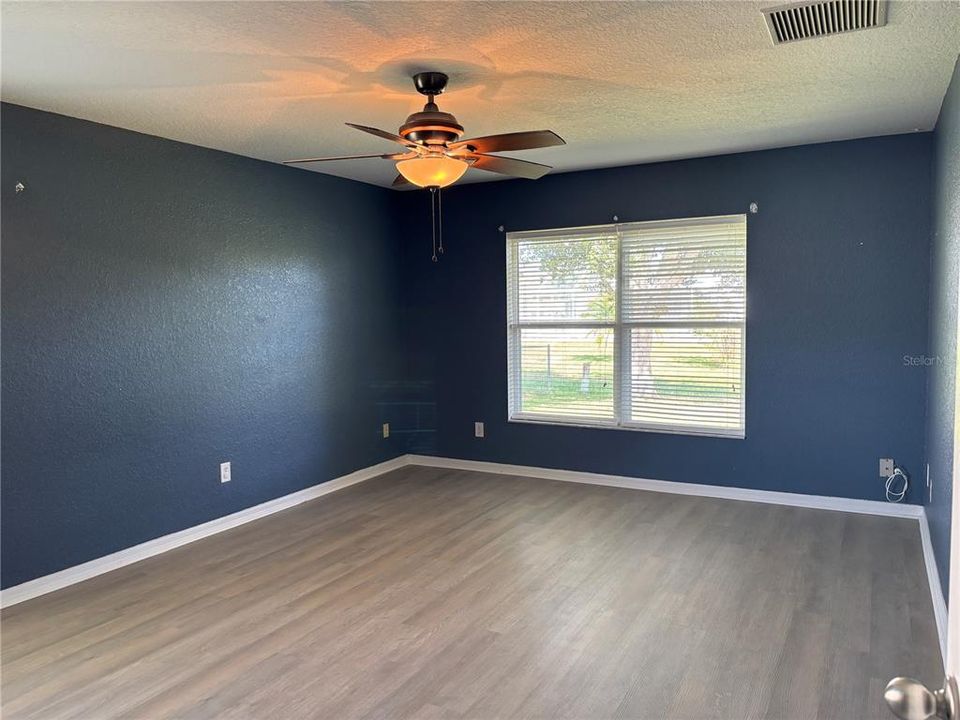 For Rent: $2,075 (4 beds, 2 baths, 2366 Square Feet)