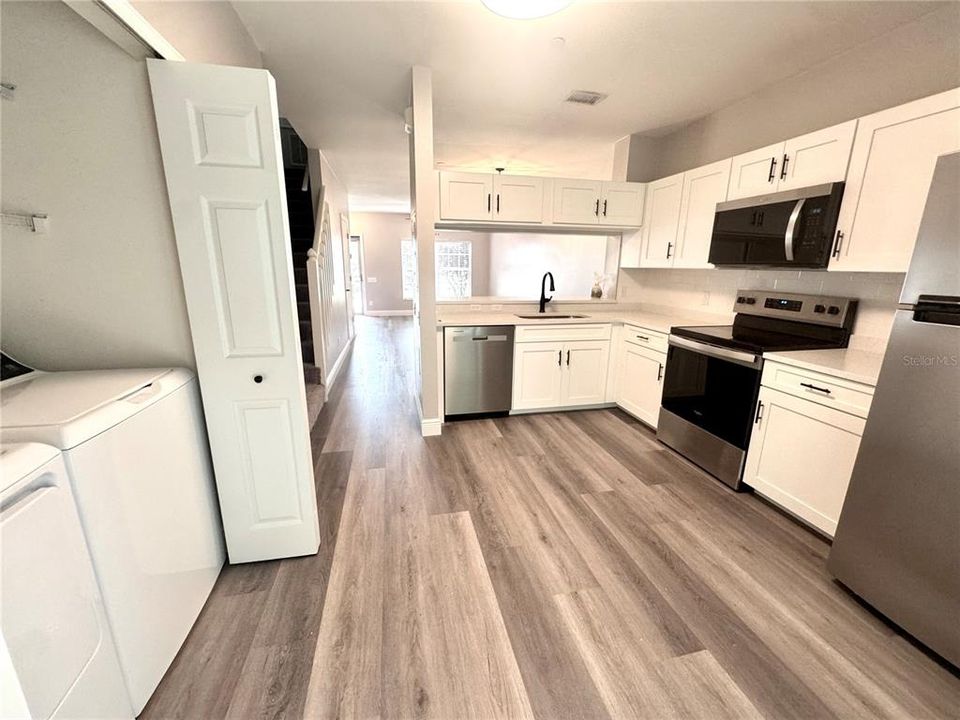 For Rent: $2,250 (2 beds, 1 baths, 1105 Square Feet)