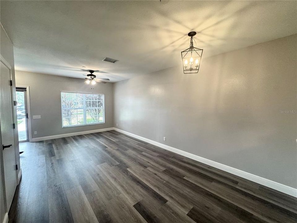 For Rent: $2,250 (2 beds, 1 baths, 1105 Square Feet)