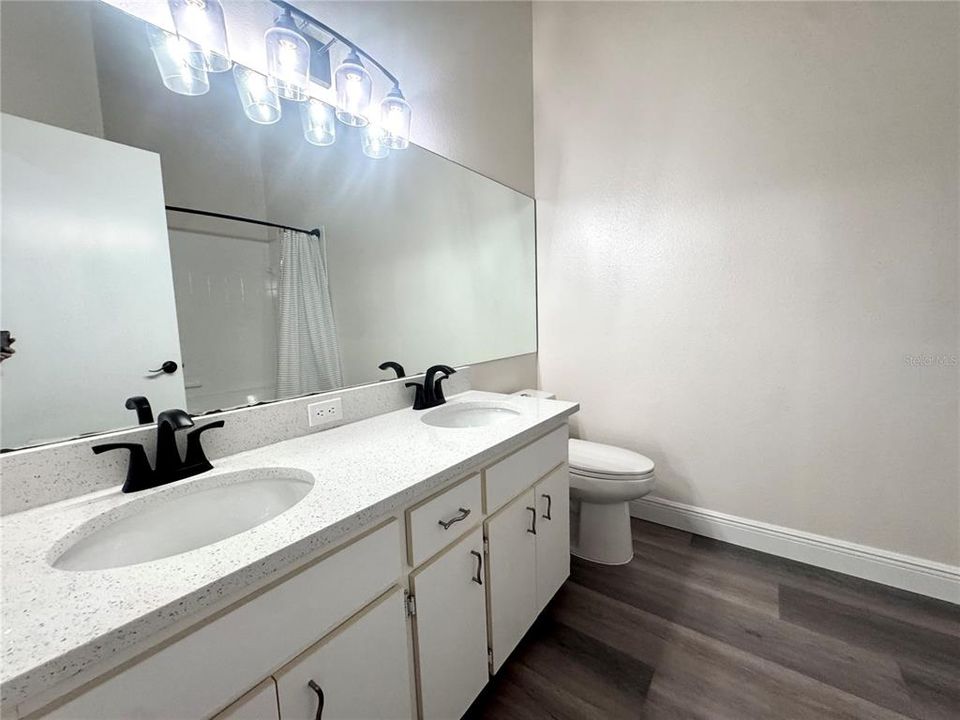For Rent: $2,250 (2 beds, 1 baths, 1105 Square Feet)