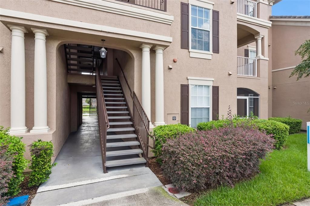 For Sale: $189,000 (2 beds, 2 baths, 1041 Square Feet)