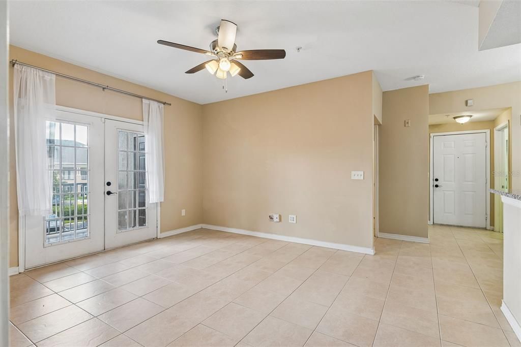 For Sale: $189,000 (2 beds, 2 baths, 1041 Square Feet)
