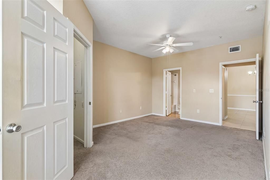 For Sale: $189,000 (2 beds, 2 baths, 1041 Square Feet)