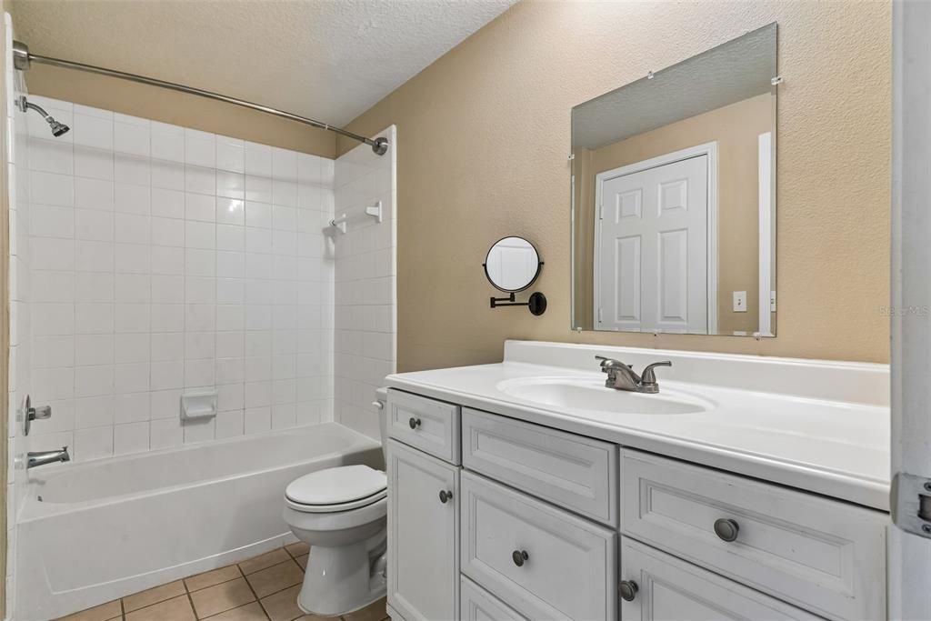For Sale: $189,000 (2 beds, 2 baths, 1041 Square Feet)