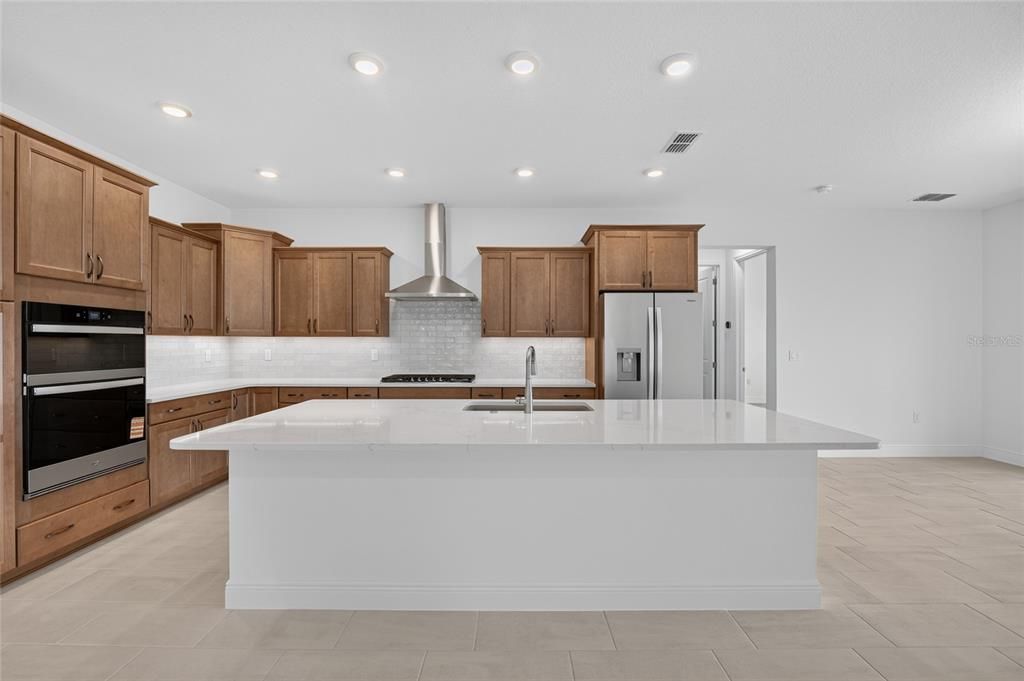 For Sale: $555,525 (3 beds, 3 baths, 2211 Square Feet)