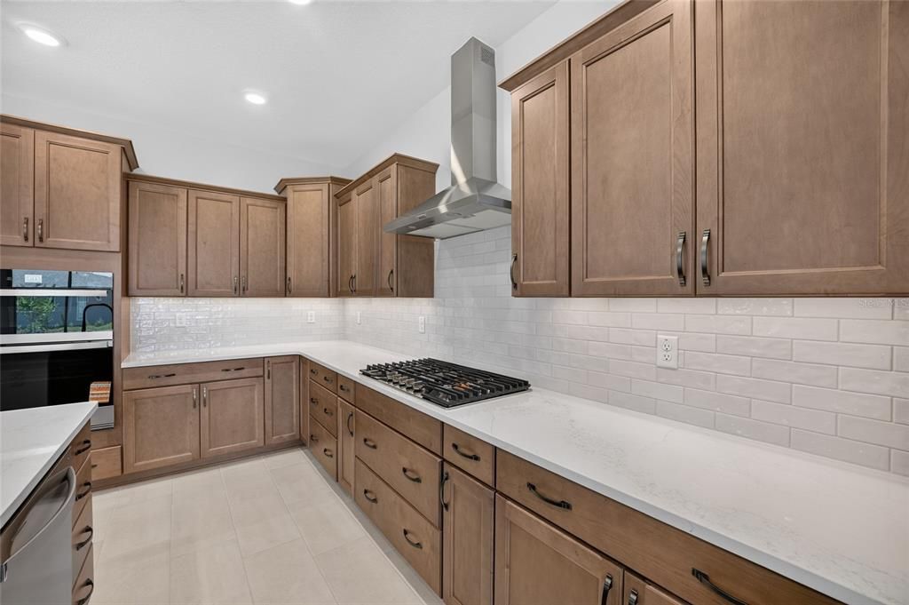 For Sale: $555,525 (3 beds, 3 baths, 2211 Square Feet)
