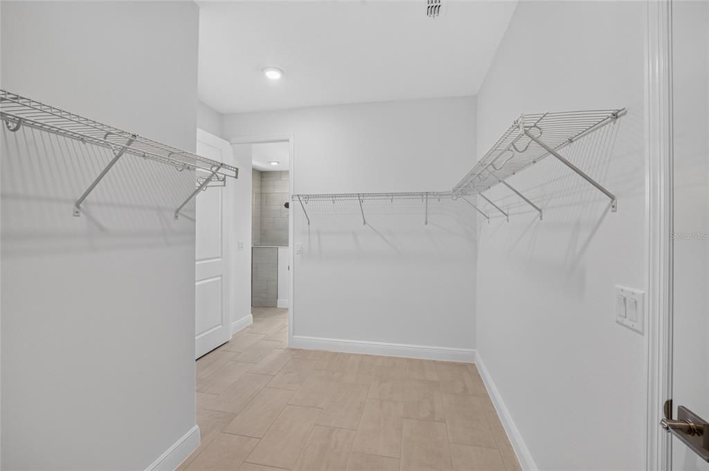 For Sale: $555,525 (3 beds, 3 baths, 2211 Square Feet)