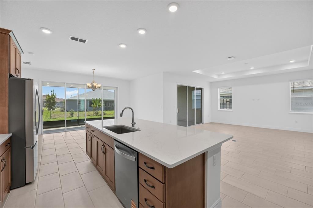 For Sale: $555,525 (3 beds, 3 baths, 2211 Square Feet)