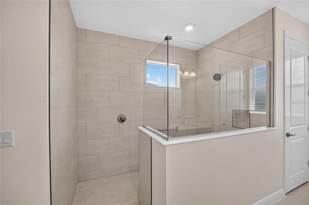 For Sale: $555,525 (3 beds, 3 baths, 2211 Square Feet)