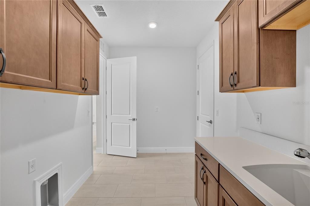 For Sale: $555,525 (3 beds, 3 baths, 2211 Square Feet)