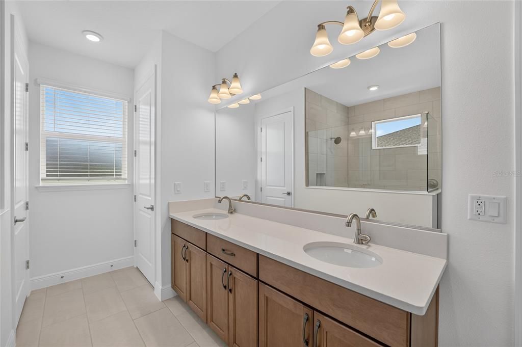 For Sale: $555,525 (3 beds, 3 baths, 2211 Square Feet)