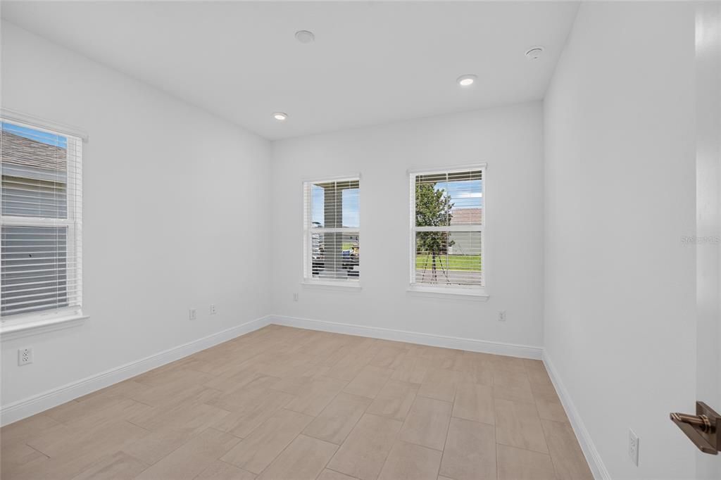 For Sale: $555,525 (3 beds, 3 baths, 2211 Square Feet)