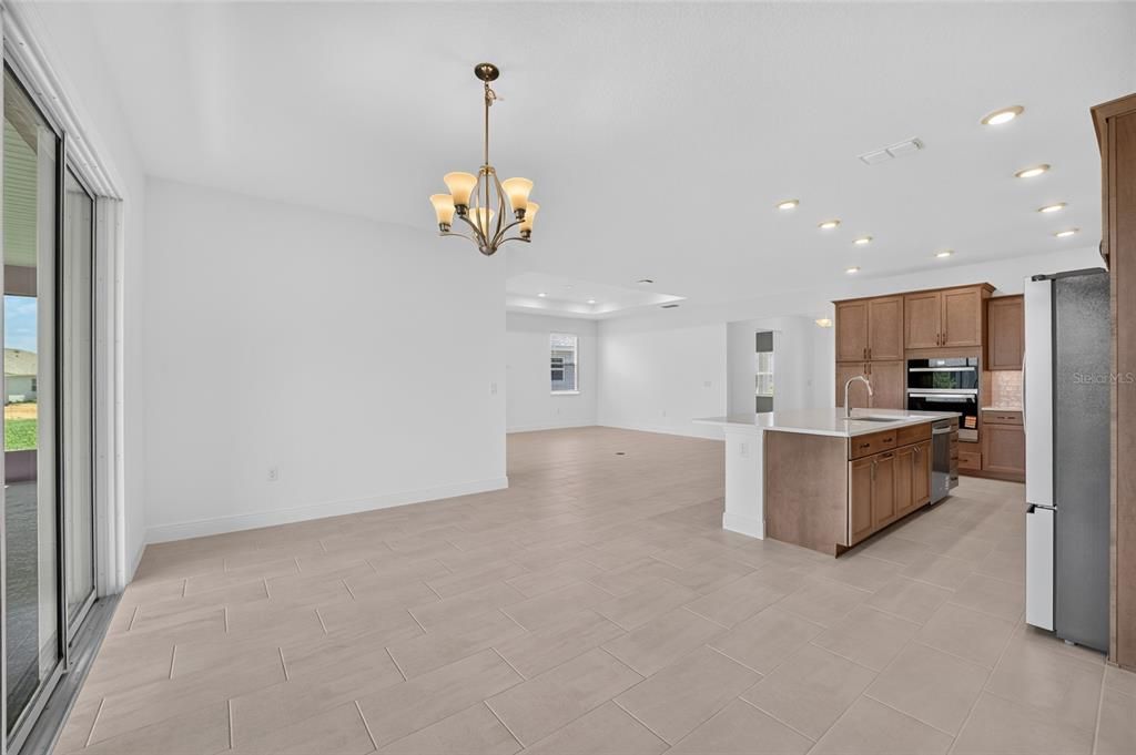 For Sale: $555,525 (3 beds, 3 baths, 2211 Square Feet)