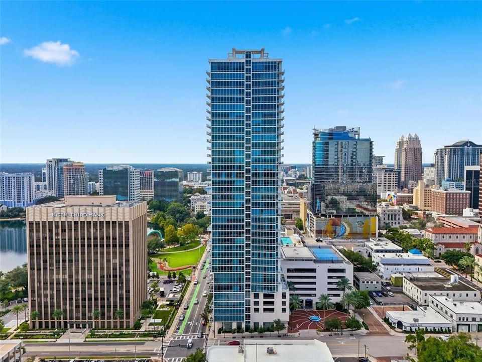 For Sale: $710,000 (2 beds, 2 baths, 1444 Square Feet)