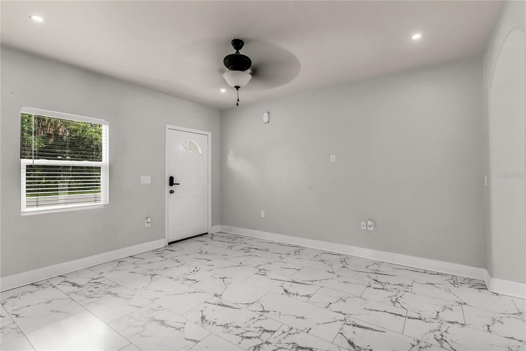 En Venta: $299,900 (2 camas, 2 baños, 1031 Pies cuadrados)