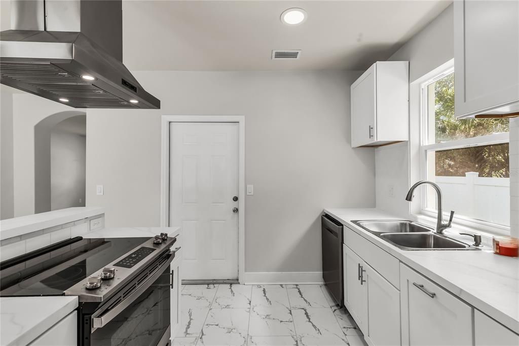 En Venta: $299,900 (2 camas, 2 baños, 1031 Pies cuadrados)