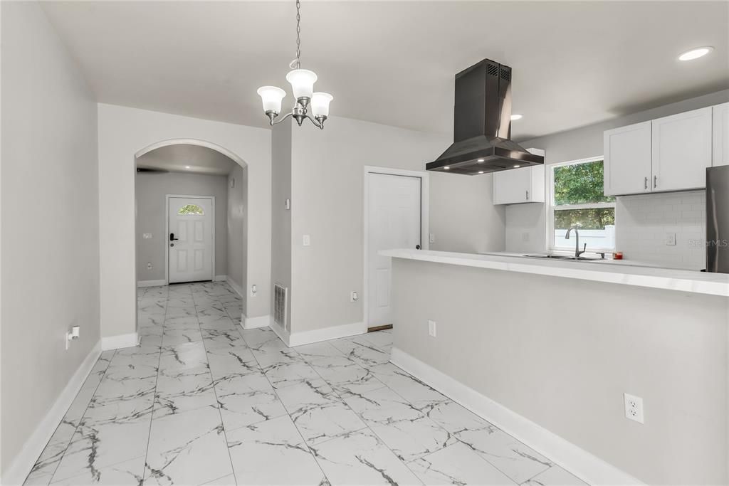 En Venta: $299,900 (2 camas, 2 baños, 1031 Pies cuadrados)