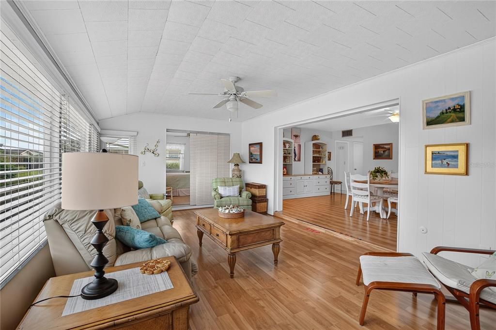 En Venta: $260,000 (2 camas, 2 baños, 1402 Pies cuadrados)