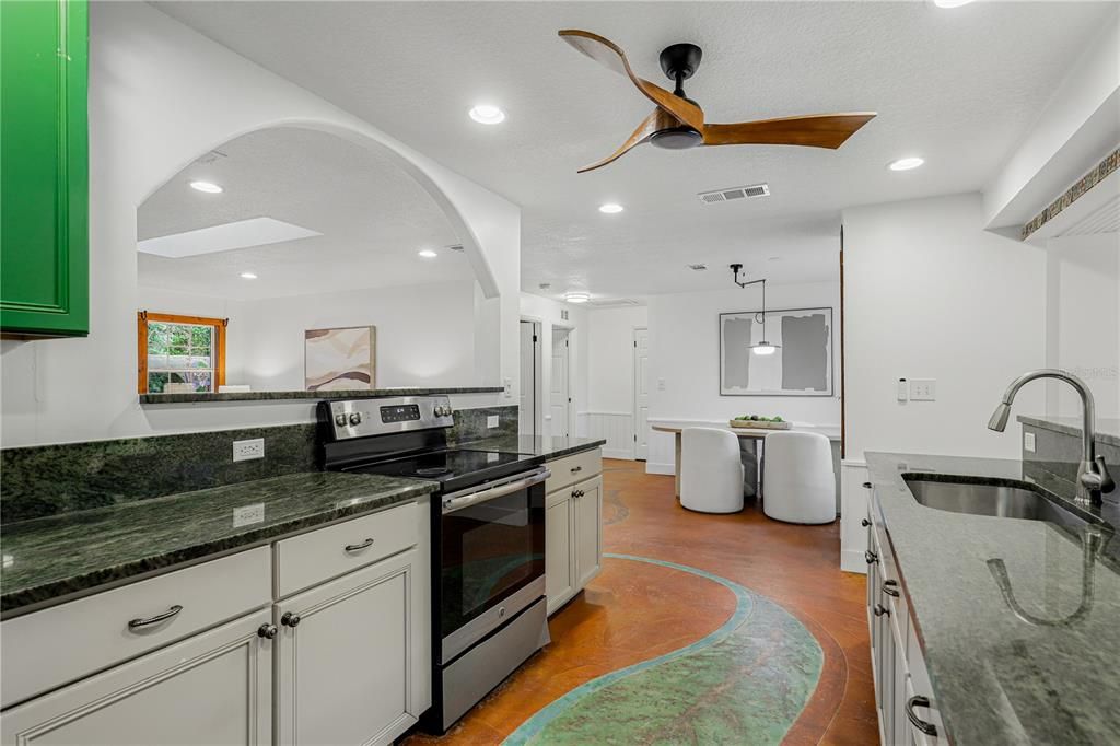 For Sale: $535,000 (3 beds, 2 baths, 1585 Square Feet)