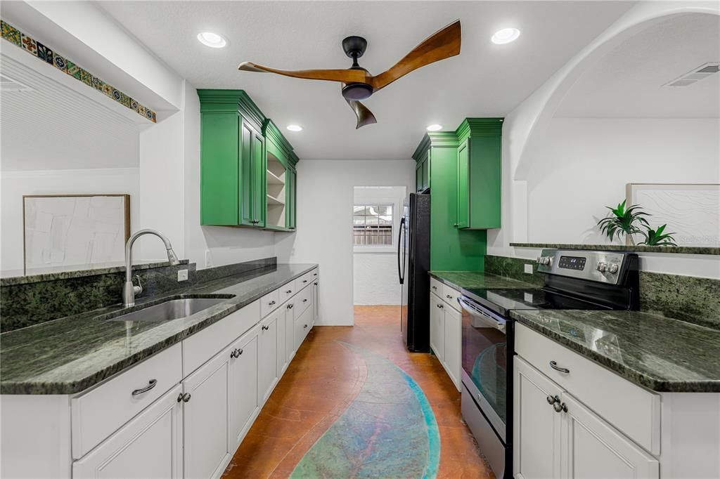 For Sale: $535,000 (3 beds, 2 baths, 1585 Square Feet)