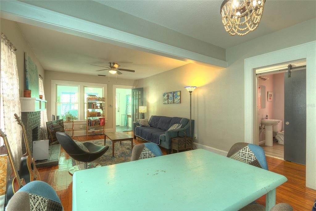 En Venta: $359,900 (2 camas, 2 baños, 1231 Pies cuadrados)