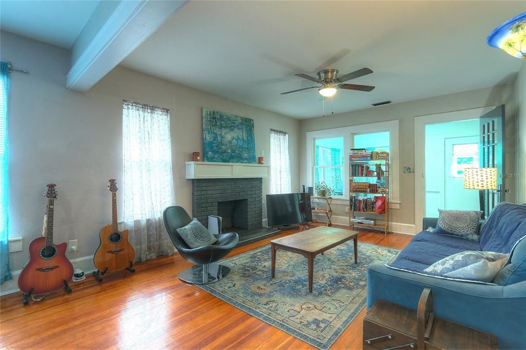En Venta: $359,900 (2 camas, 2 baños, 1231 Pies cuadrados)
