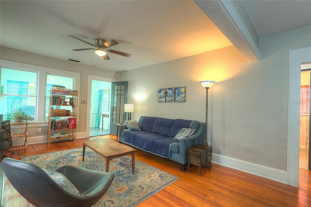 En Venta: $359,900 (2 camas, 2 baños, 1231 Pies cuadrados)