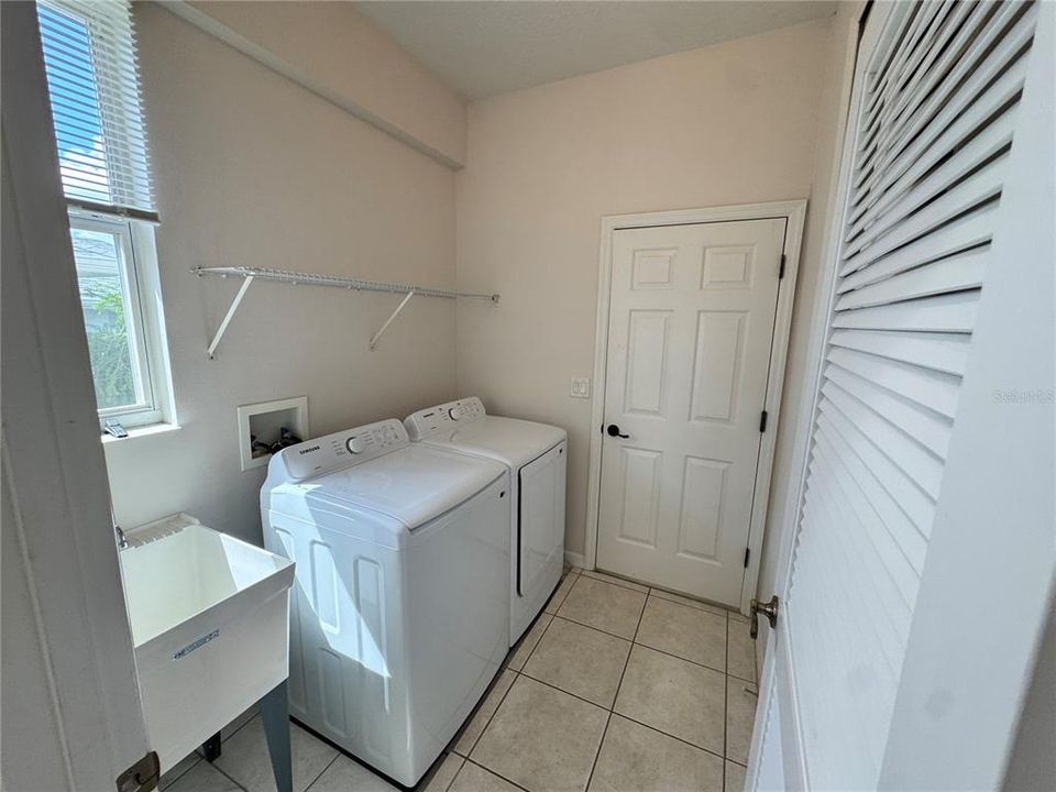 For Rent: $1,900 (2 beds, 2 baths, 1854 Square Feet)