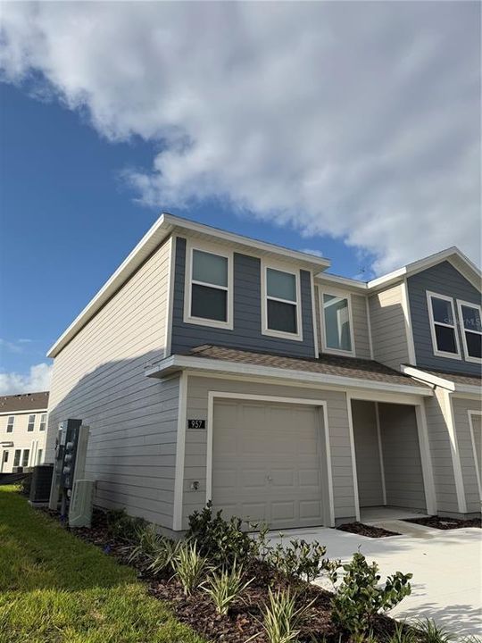 For Rent: $2,200 (3 beds, 2 baths, 1423 Square Feet)