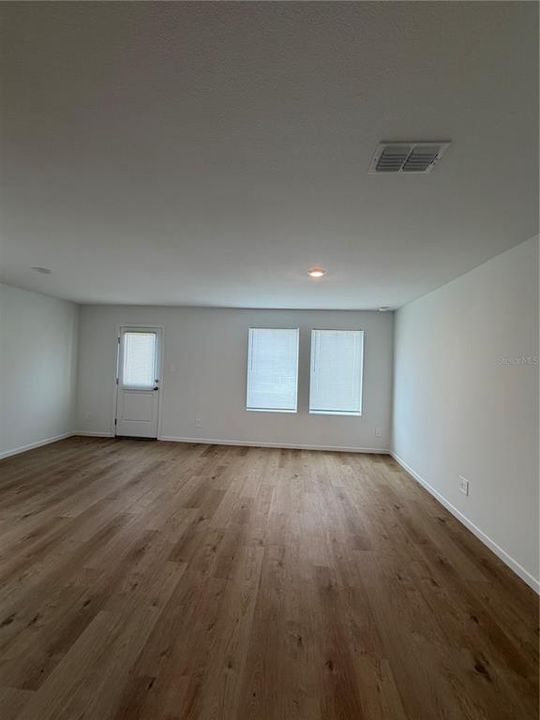 For Rent: $2,200 (3 beds, 2 baths, 1423 Square Feet)