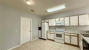 В аренду: $1,600 (3 спален, 2 ванн, 1609 Квадратных фут)