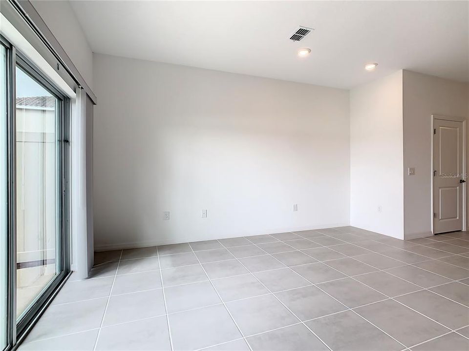 For Rent: $2,050 (3 beds, 2 baths, 1365 Square Feet)