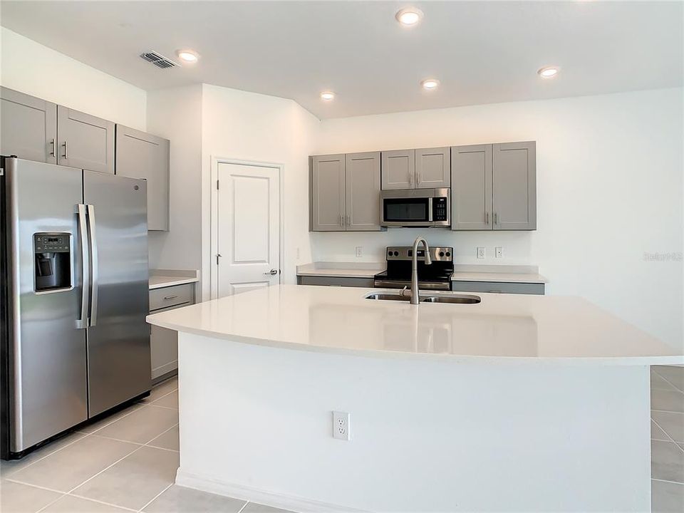 For Rent: $2,050 (3 beds, 2 baths, 1365 Square Feet)