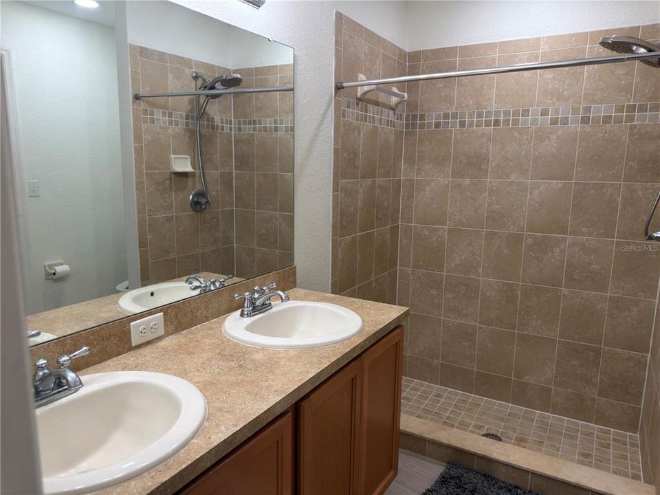 En Renta: $2,800 (4 camas, 2 baños, 1688 Pies cuadrados)